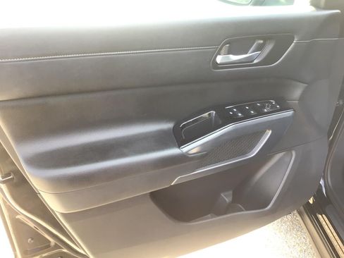 Used 2024 Nissan Pathfinder SL FWD image 16