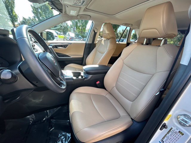 Used 2019 Toyota RAV4 Limited w/ Cold Weather Package AWD/4WD image 17