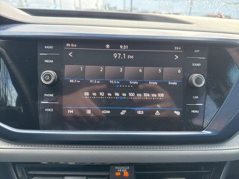 Used 2024 Volkswagen Taos SE w/ Panoramic Sunroof Package image 38