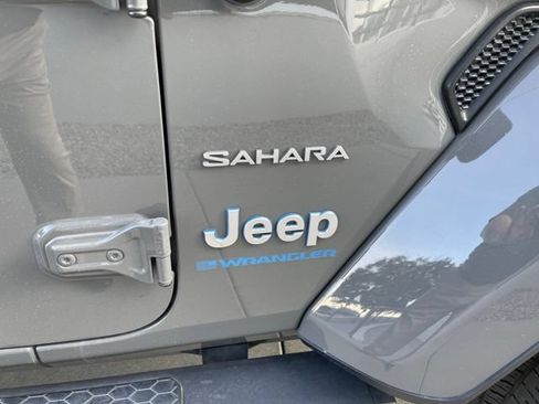 Used 2023 Jeep Wrangler Unlimited Sahara AWD/4WD image 19