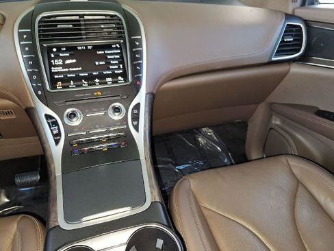 Used 2018 Lincoln MKX Reserve w/ Driver Assistance Package image 17