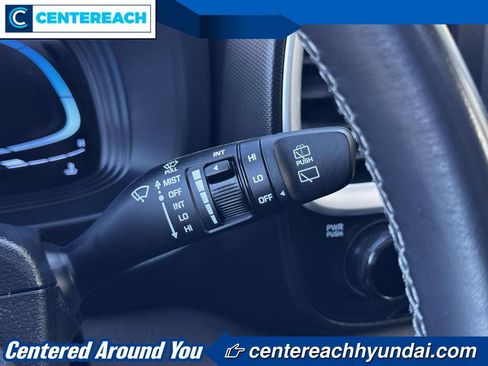 Used 2023 Hyundai Venue SEL FWD image 21
