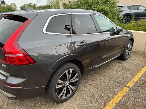 Used 2022 Volvo XC60 B5 Inscription w/ Advanced Package FWD image 4