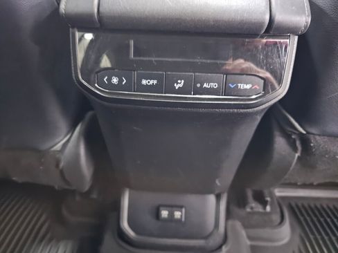 Used 2021 Toyota Highlander XLE image 23