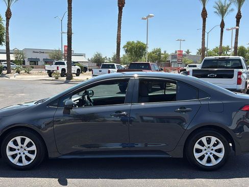 Used 2025 Toyota Corolla LE FWD image 5