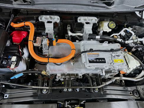 Used 2023 Nissan Ariya AWD image 31