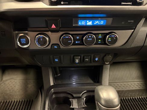 Used 2021 Toyota Tacoma TRD Off-Road AWD/4WD image 20