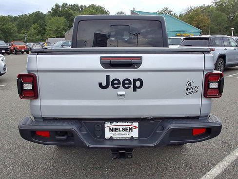 Used 2024 Jeep Gladiator Sport AWD/4WD image 29