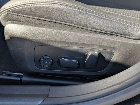 Used 2025 BMW 330i Sedan w/ Premium Package image 15