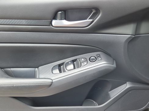 Used 2024 Nissan Altima 2.5 SV image 12