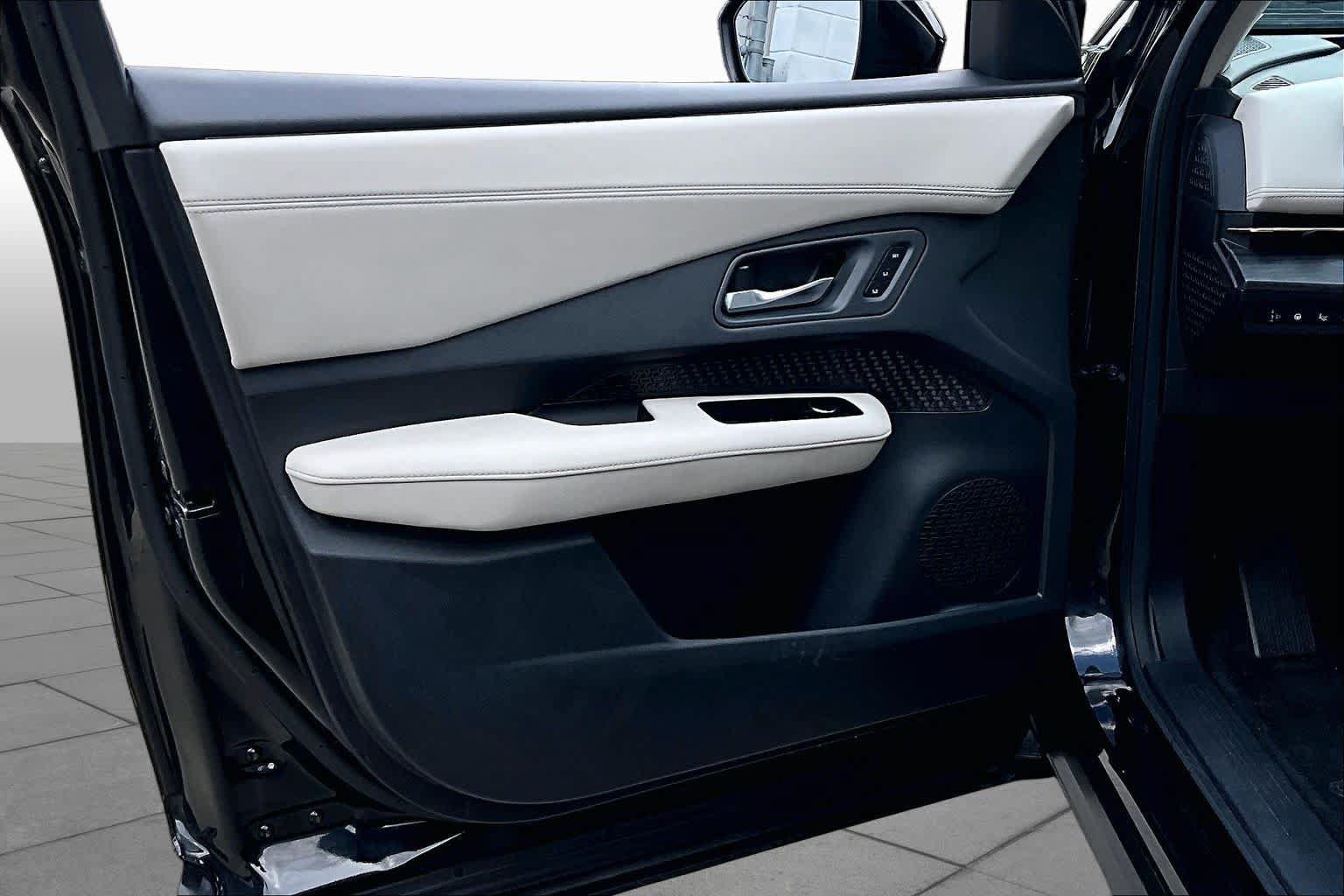 Certified 2023 Nissan Ariya FWD image 21