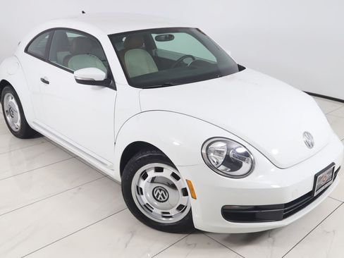 Used 2016 Volkswagen Beetle 1.8T Classic FWD image 16
