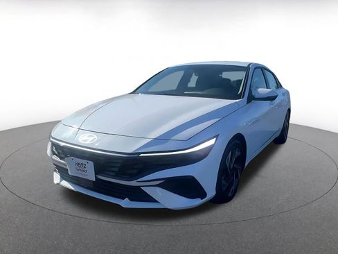 Used 2025 Hyundai Elantra Limited image 7