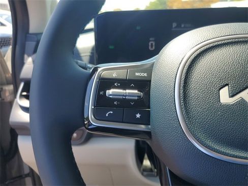 New 2026 Kia Carnival EX image 18