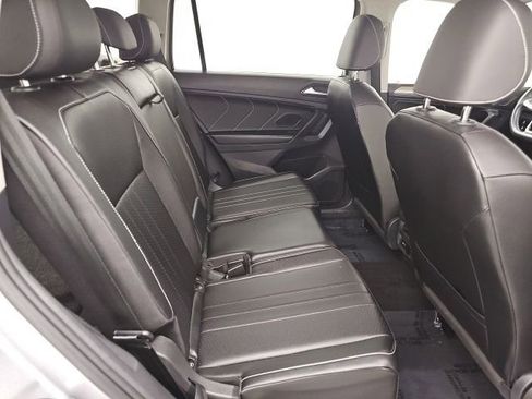 Used 2022 Volkswagen Tiguan SE image 34
