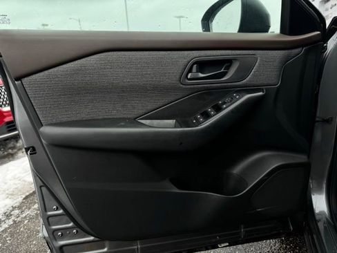 Used 2023 Nissan Rogue S image 10