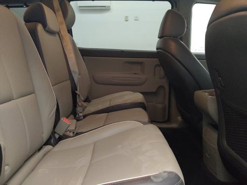 Used 2018 Kia Sedona LX w/ LX Essentials Premium Package FWD image 19