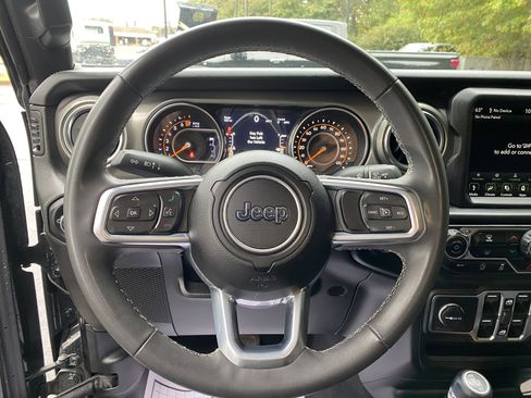 Used 2023 Jeep Gladiator Overland image 19