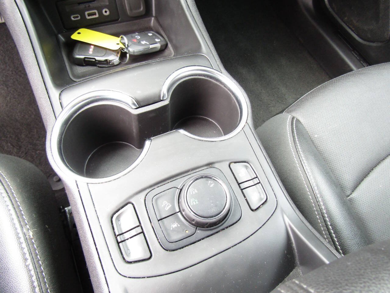 Used 2024 GMC Terrain SLT AWD/4WD image 19