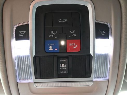 Used 2022 RAM 1500 Laramie AWD/4WD image 22