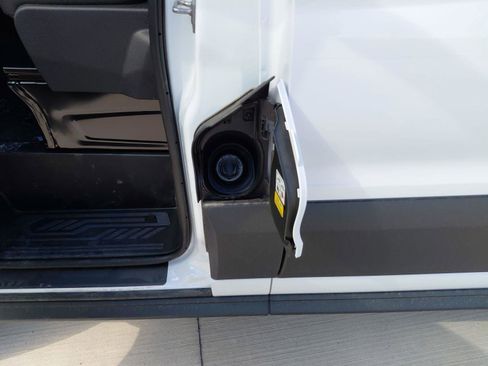 New 2025 Ford Transit 250 148 Medium Roof image 29