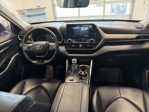 Used 2020 Toyota Highlander XLE image 20