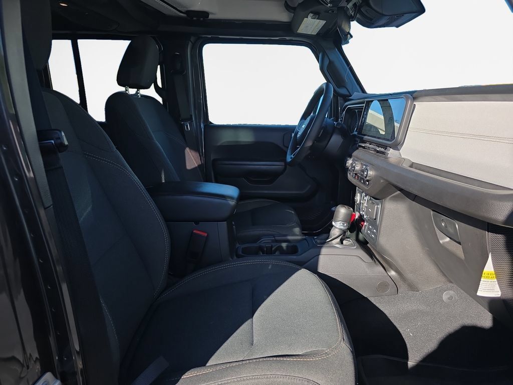 Used 2024 Jeep Gladiator Overland AWD/4WD image 24
