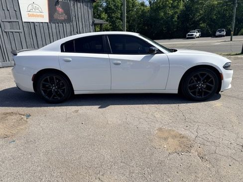 Used 2020 Dodge Charger SXT w/ Blacktop Package RWD image 4