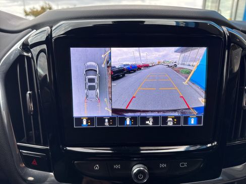 Used 2023 Chevrolet Traverse LT w/ Rear Camera Mirror Package image 26