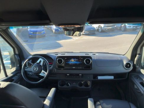 Used 2022 Mercedes-Benz Sprinter 2500 image 21