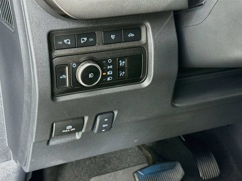 Used 2023 Ford F350 Platinum w/ FX4 Off-Road Package AWD/4WD image 12