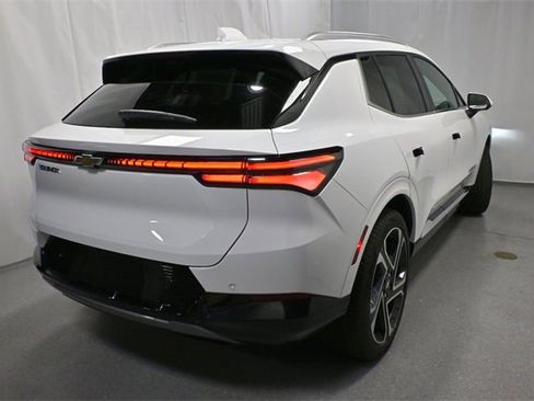 New 2026 Chevrolet Equinox EV LT image 3