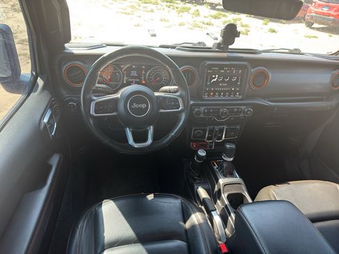 Used 2022 Jeep Gladiator Mojave w/ Cold Weather Group AWD/4WD image 9