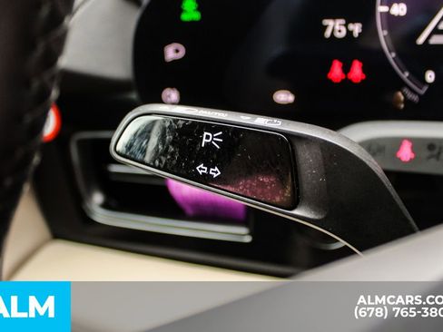 Used 2023 Porsche Taycan 4S w/ Performance Package image 30