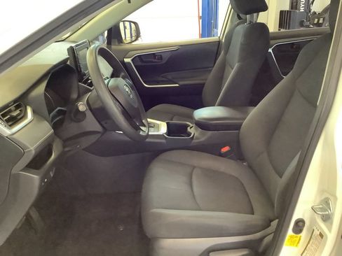 Used 2022 Toyota RAV4 LE AWD/4WD image 16