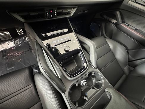 Certified 2026 Porsche Cayenne GTS AWD/4WD image 37