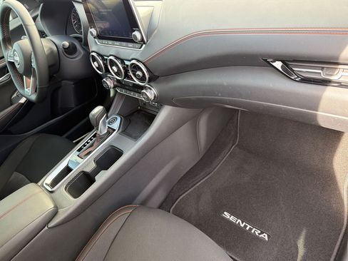Used 2025 Nissan Sentra SR FWD image 34