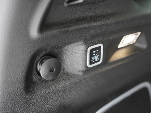 Certified 2024 Jeep Grand Cherokee L Limited w/ Luxury Tech Group II image 24