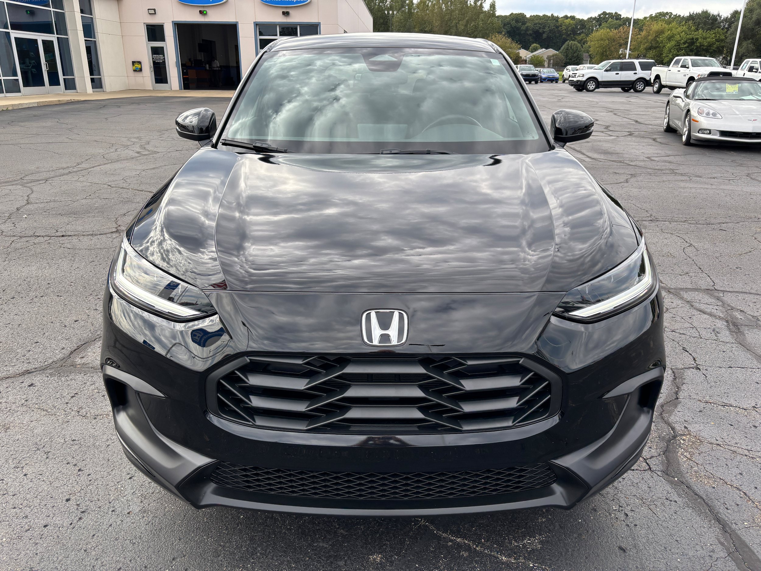 Certified 2025 Honda HR-V Sport image 3