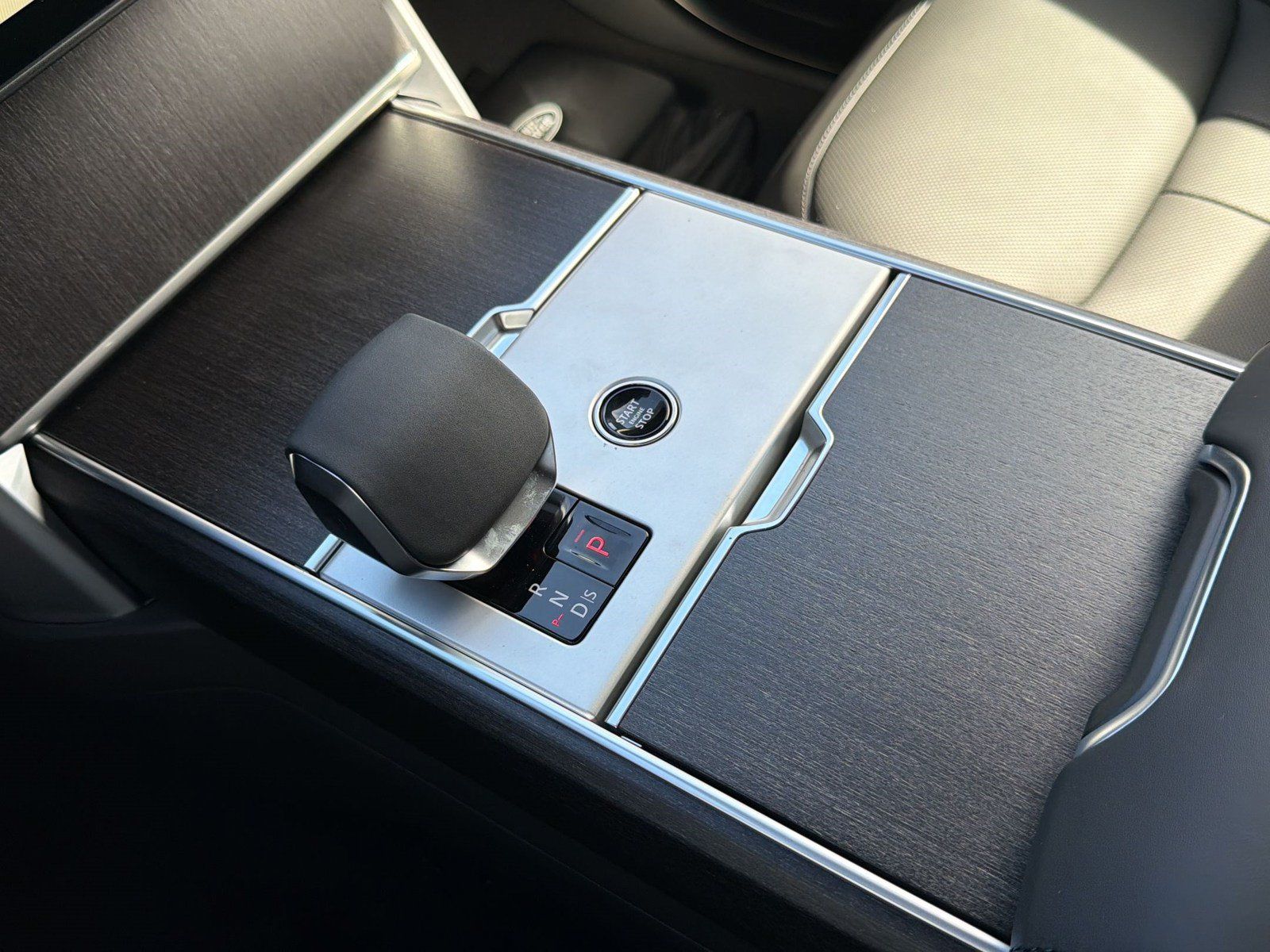 New 2026 Land Rover Range Rover SE AWD/4WD image 18
