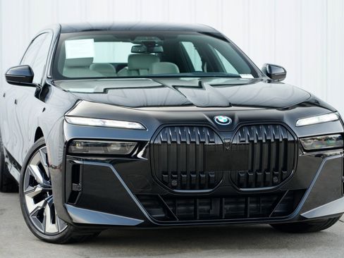 Used 2023 BMW i7 xDrive60 w/ Executive Package 2 image 4