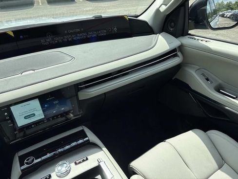 New 2026 Lincoln Navigator L Reserve AWD/4WD image 14