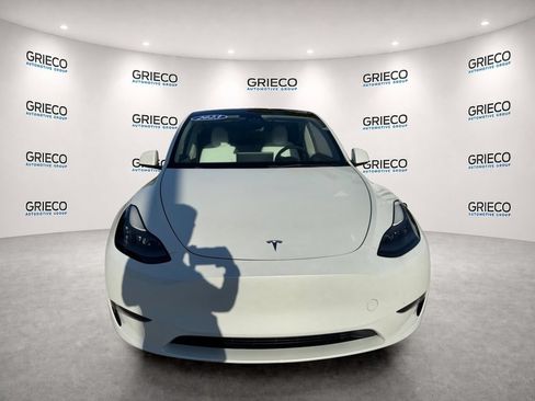 Used 2023 Tesla Model Y Long Range AWD/4WD image 2
