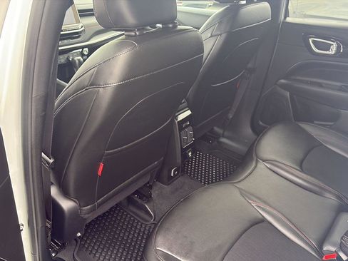 Used 2025 Jeep Compass Trailhawk AWD/4WD image 30