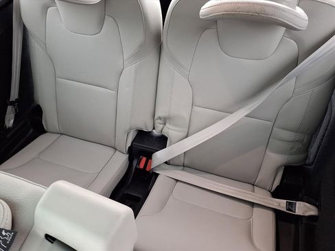 Used 2023 Volvo XC90 B6 Plus image 6