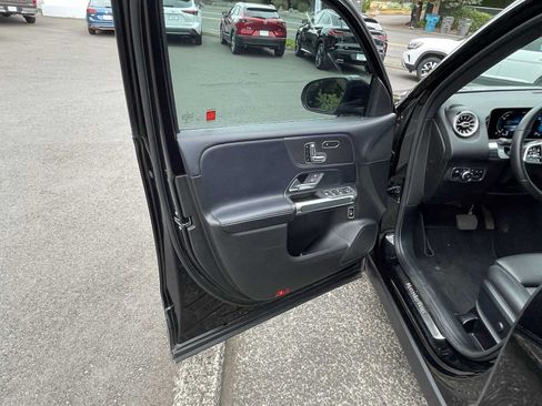 Used 2020 Mercedes-Benz GLB 250 4MATIC image 17