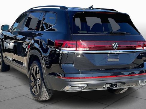Used 2025 Volkswagen Atlas SE image 12