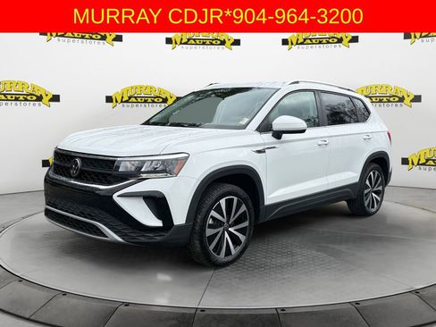 Used 2024 Volkswagen Taos SE image 1