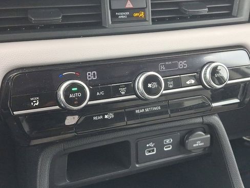 Used 2023 Honda Pilot LX image 17