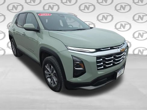 Used 2025 Chevrolet Equinox LT AWD/4WD image 13